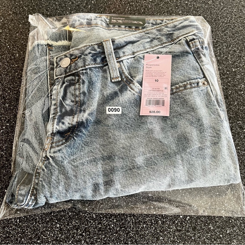NWT Wild Fable Light Wash Low Rise Bootcut Raw Hem Jeans Size 10 - Picture 14 of 14